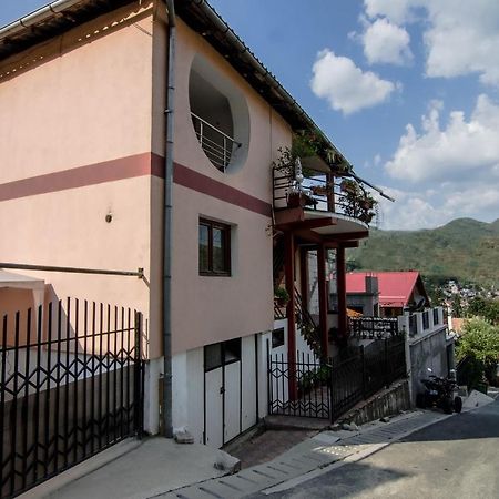 Готель Casa Olanesti Беїле-Оленешті Екстер'єр фото